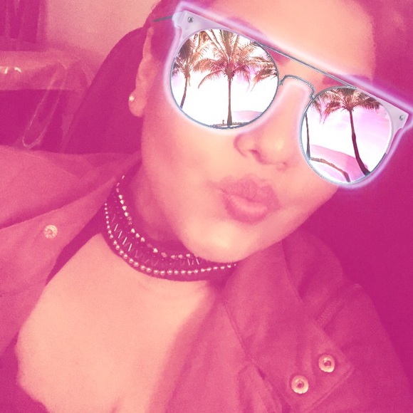 Meet your Posher, Jessica - Picture 1 of 1